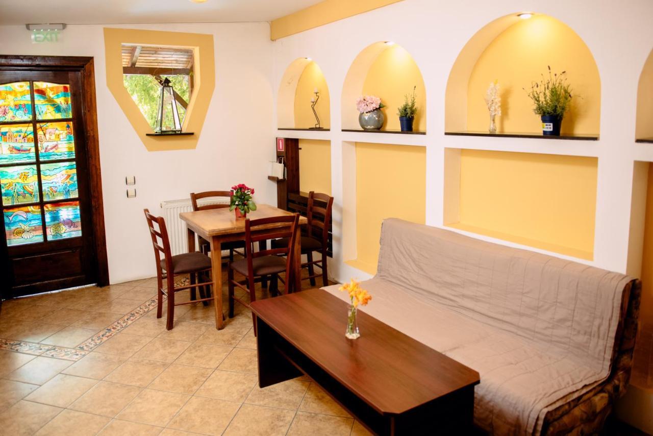 Casa Mica Guesthouse Bukarest Kültér fotó